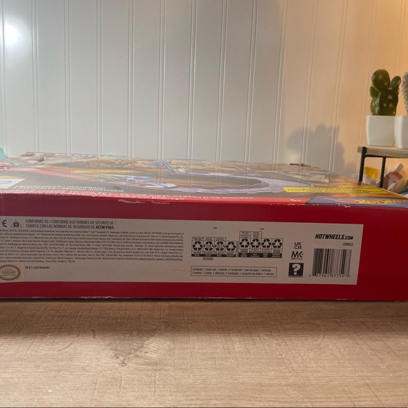 Hot Wheels Mario Kart Bowser’s Castle Chaos with Yoshi NEW - Picture 7 of 7